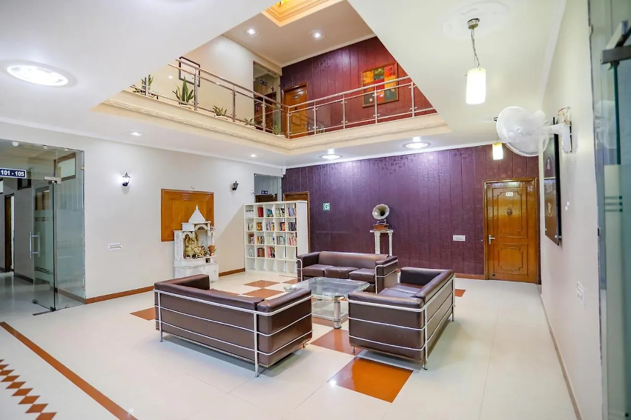 גורגאון Fabhotel Traika Inn מלון