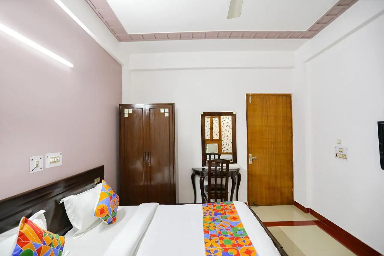 גורגאון Fabhotel Traika Inn 3*,  הודו